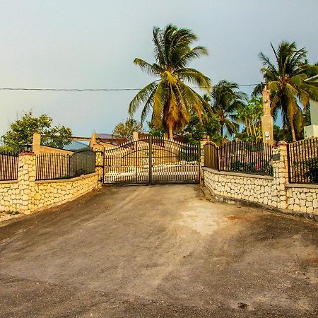 מונטגו ביי Sunshine Lodge: Your Home Away From Home מראה חיצוני תמונה