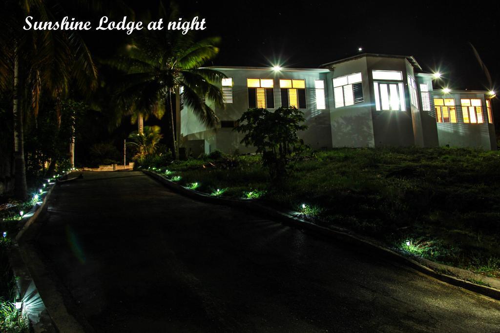 מונטגו ביי Sunshine Lodge: Your Home Away From Home מראה חיצוני תמונה