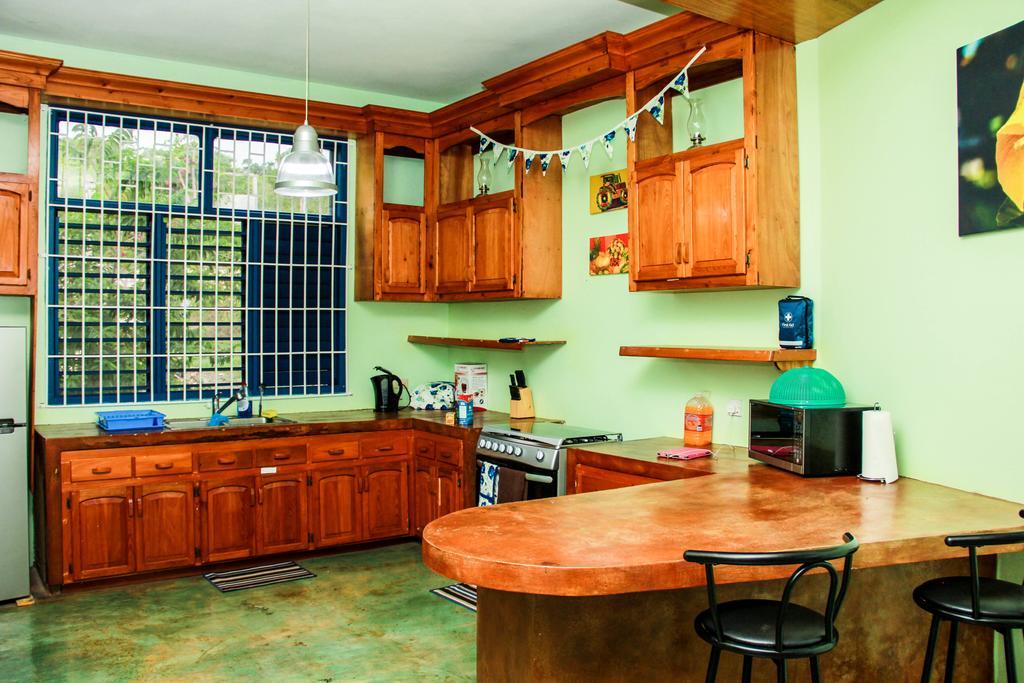מונטגו ביי Sunshine Lodge: Your Home Away From Home מראה חיצוני תמונה