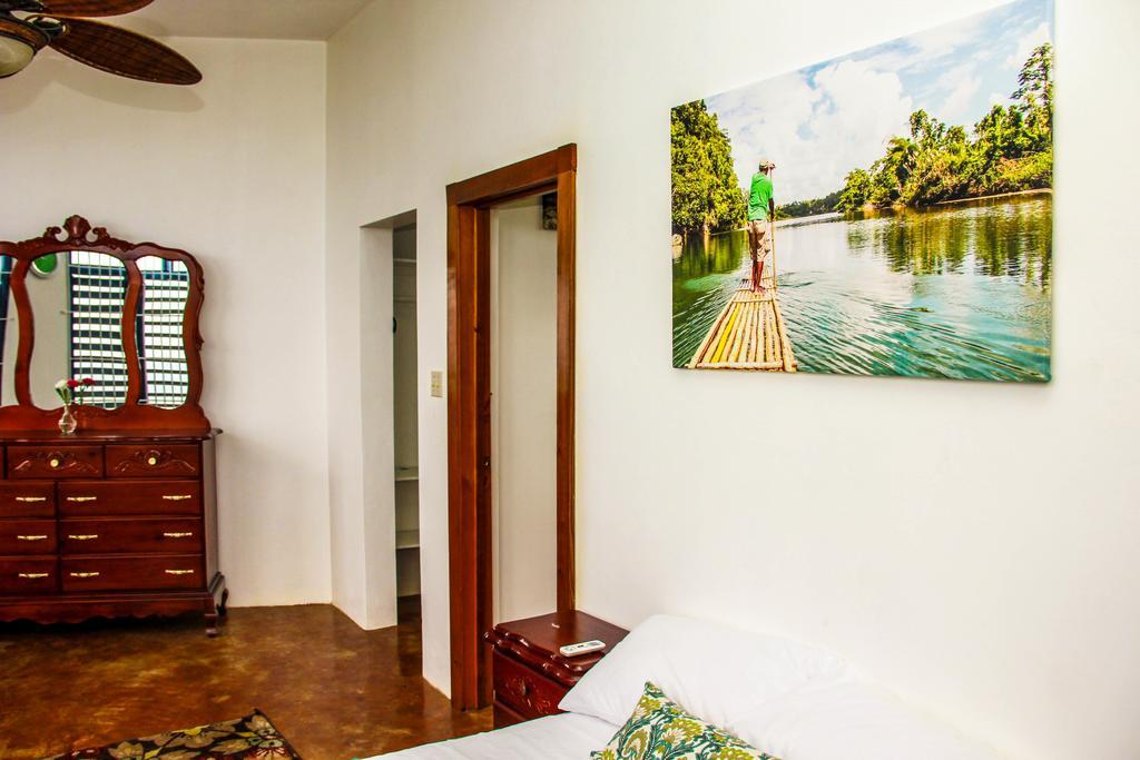מונטגו ביי Sunshine Lodge: Your Home Away From Home מראה חיצוני תמונה