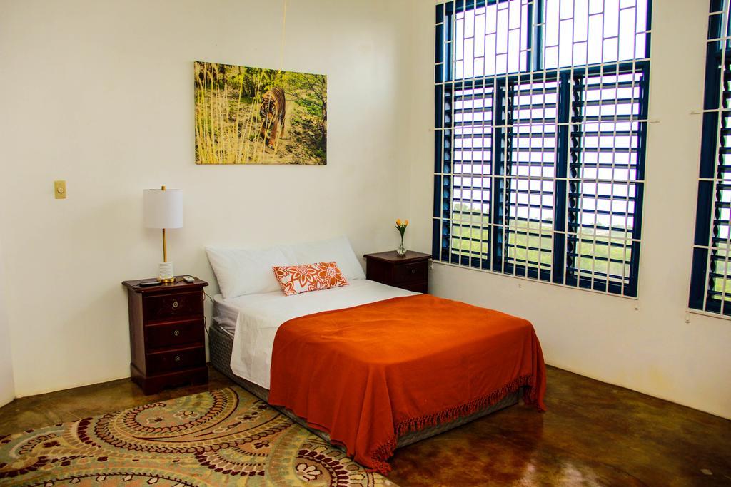 מונטגו ביי Sunshine Lodge: Your Home Away From Home מראה חיצוני תמונה
