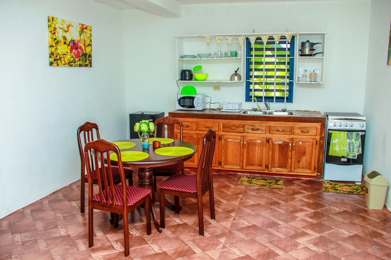 מונטגו ביי Sunshine Lodge: Your Home Away From Home מראה חיצוני תמונה
