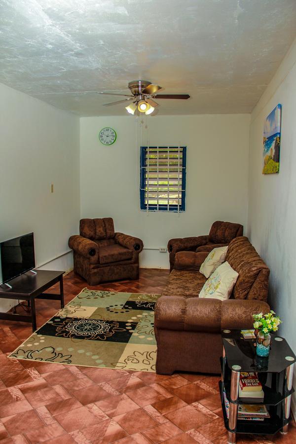 מונטגו ביי Sunshine Lodge: Your Home Away From Home מראה חיצוני תמונה