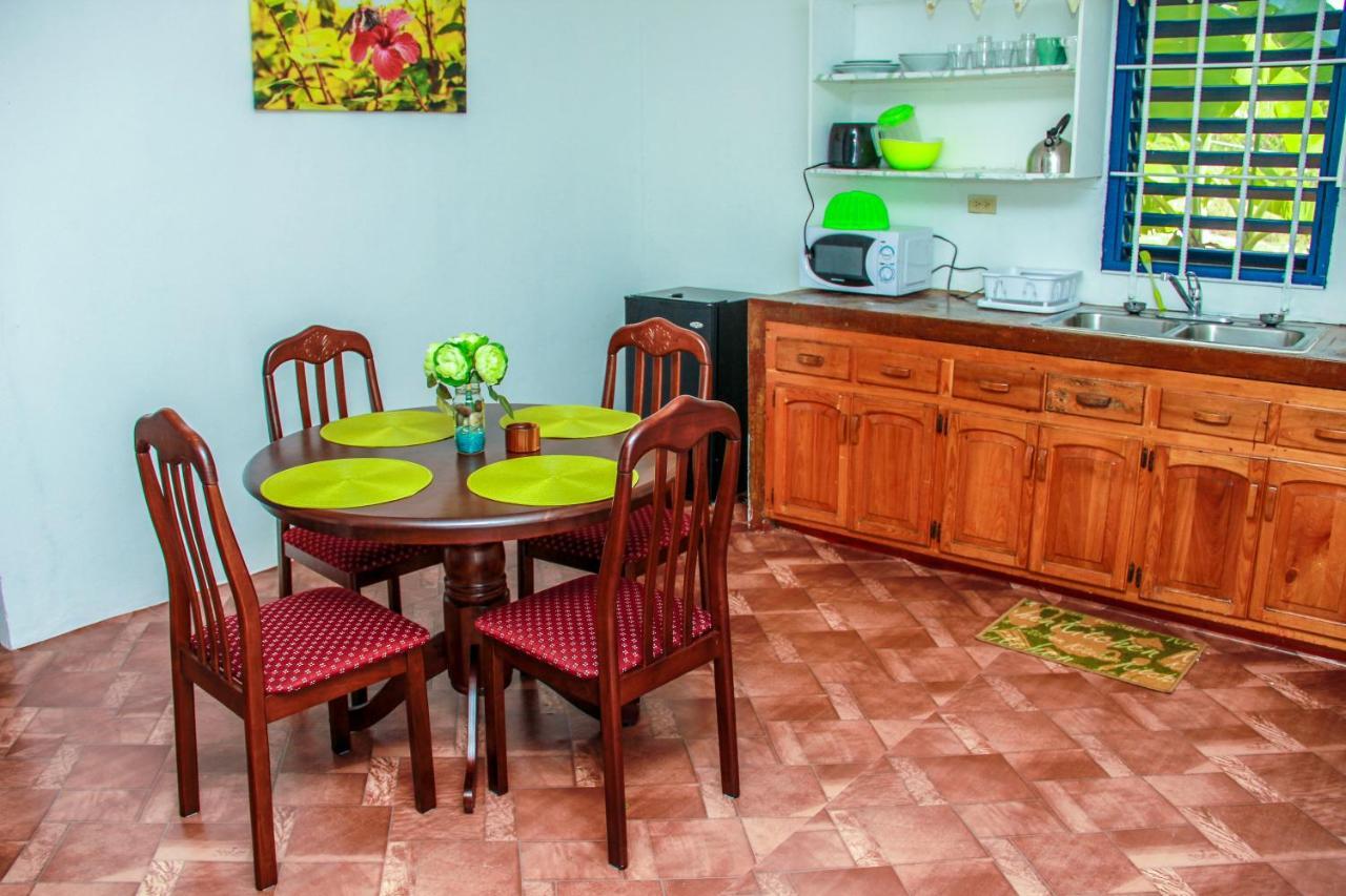 מונטגו ביי Sunshine Lodge: Your Home Away From Home מראה חיצוני תמונה
