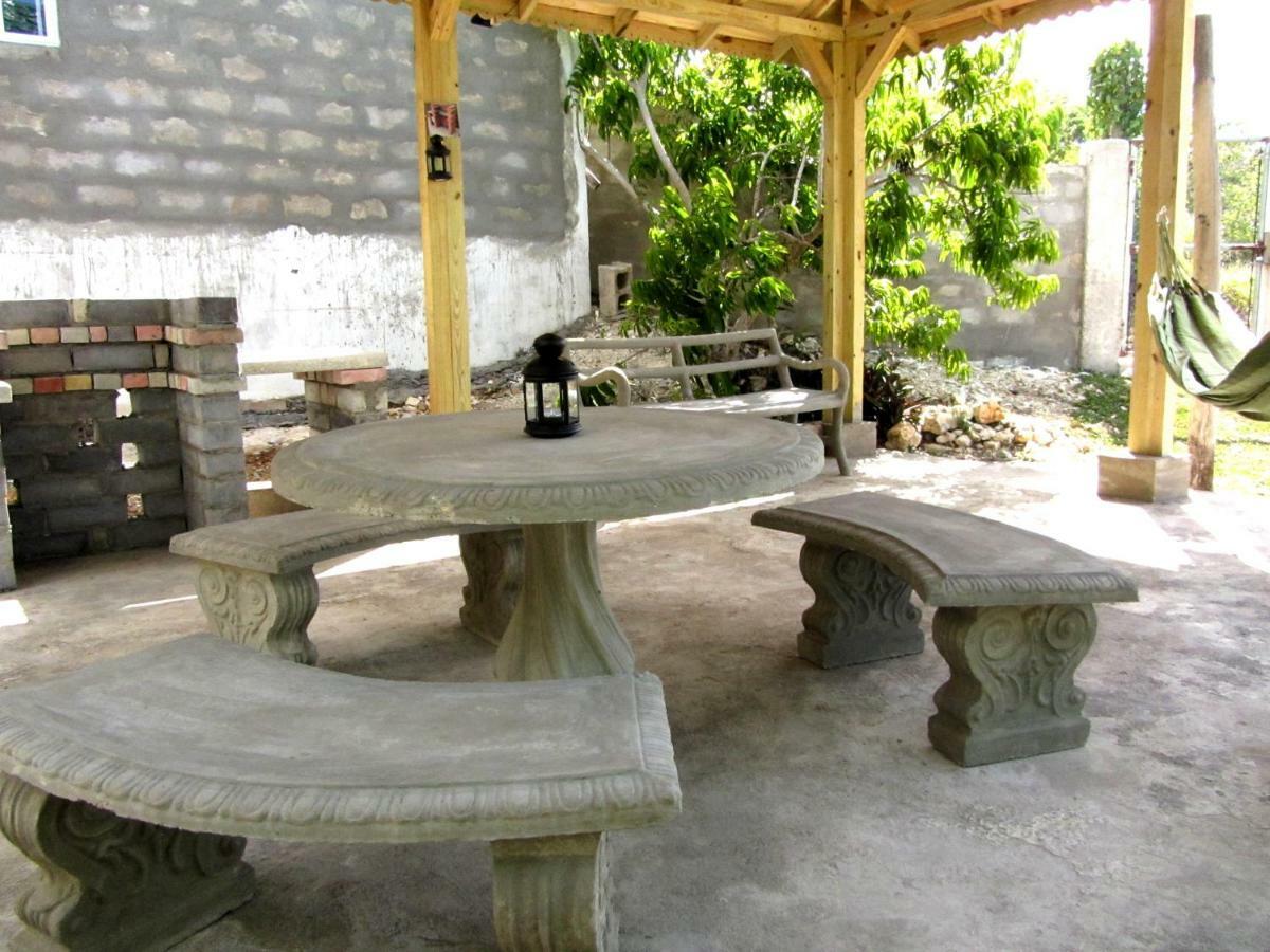 מונטגו ביי Sunshine Lodge: Your Home Away From Home מראה חיצוני תמונה